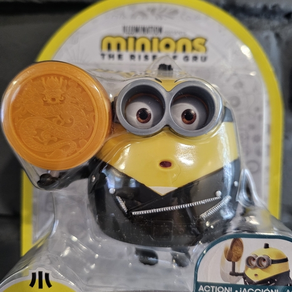 Illumination Presents Minions the Rise of Gru - Stone Tossing Otto Figure - NEW - Picture 3 of 8